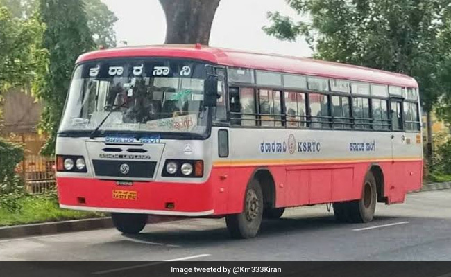 Team Thackeray's Activists Paint Karnataka Buses With "Jai Maharashtra" In Pune