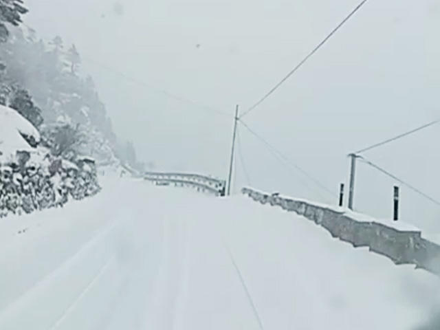 शून्य तापमान में अरुणाचल के तवांग में ताजा बर्फबारी