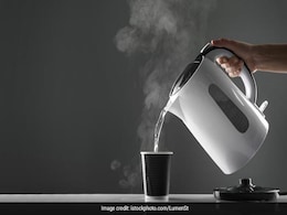 सुबह उठने के बाद सबसे पहले एक गिलास गर्म पानी पीने से मिलते हैं ये 10 जबरदस्त फायदे, क्या जानते हैं आप? सुबह उठने के बाद सबसे पहले एक गिलास गर्म पानी पीने से मिलते हैं ये 10 जबरदस्त फायदे, क्या जानते हैं आप?