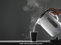 क्या गर्मियों में गर्म पानी पीना बंद कर देना चाहिए? बहुत से लोग करते हैं ये गलती, जानिए सही तरीका