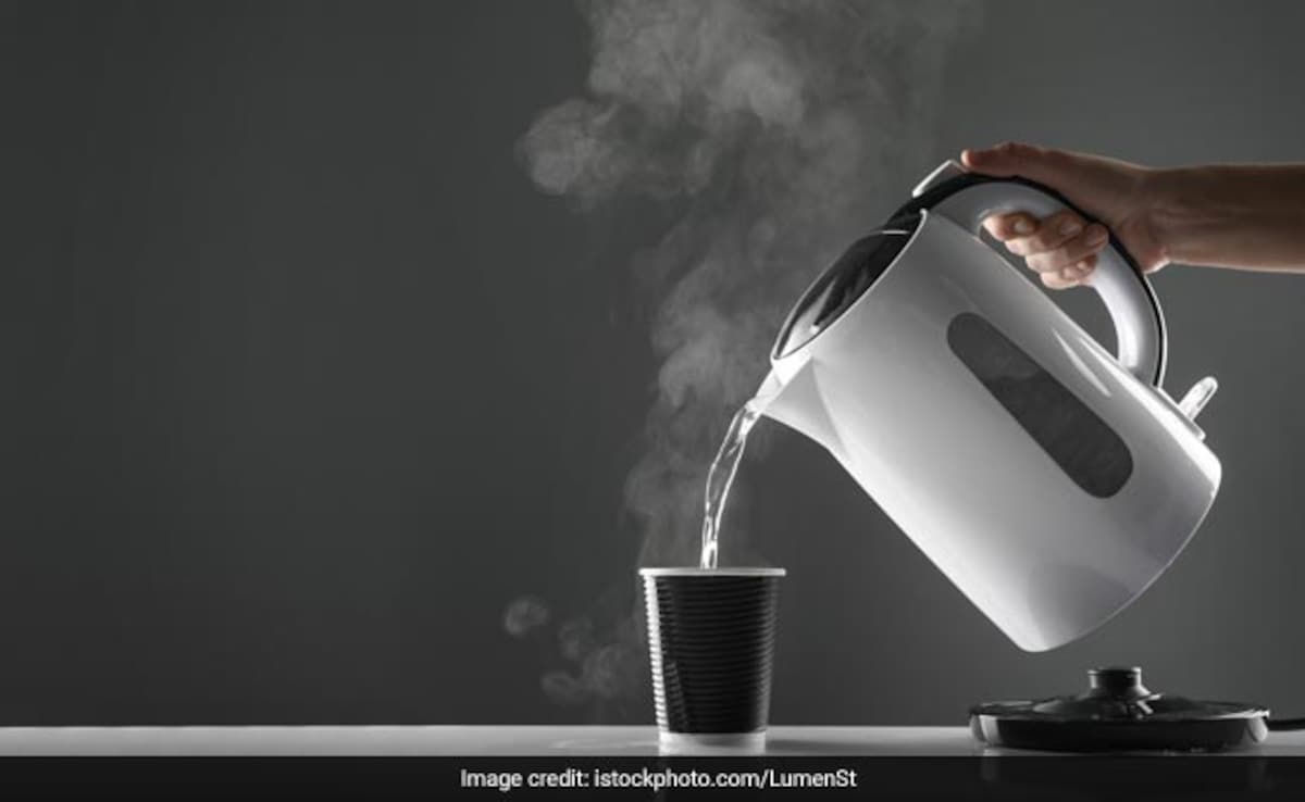 Will Drinking Hot Water Help With Weight Loss, Clear Skin And Treat Cramps?