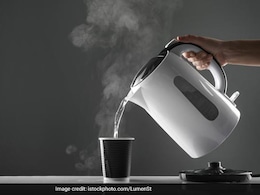 सर्दियों में गरम पानी किस समय पीना सही है? जानिए क्यों पीना चाहिए गरम पानी और क्या सावधानियां रखें सर्दियों में गरम पानी किस समय पीना सही है? जानिए क्यों पीना चाहिए गरम पानी और क्या सावधानियां रखें