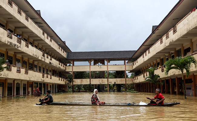 5 Killed, Over 70,000 Evacuated In Malaysia Floods