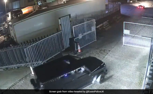 Watch: Luxury Cars Worth Over 700,000 Pounds Are Stolen By Thieves In UK