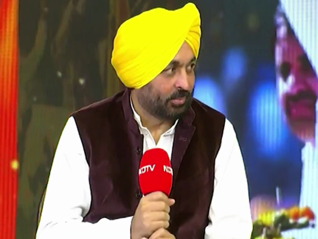 CM भगवंत मान ने 'रेवड़ी' के आरोप पर कहा- "हर खाते में 15 लाख डालने का 'पापड़' किसने बेचा?" 