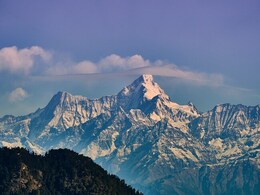 Air Force Chopper Called To Airlift 300 Tourists Stranded In Himachal's Chandertal Air Force Chopper Called To Airlift 300 Tourists Stranded In Himachal's Chandertal