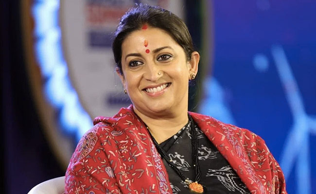 स्मृति ईरानी की बेटी जोइश हैं बेहद टैलेंटेड, कराटे में हैं ब्लैक बेल्ट