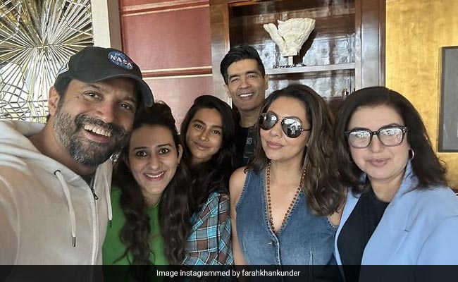 Gauri Khan And Gang Fly To Dubai. See Pic With Farah Khan-Shibani Dandekar And Others