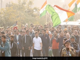Kashmiri Pandits Meet Rahul Gandhi At <i>Yatra</i>, Invite Him To Their Township Kashmiri Pandits Meet Rahul Gandhi At <i>Yatra</i>, Invite Him To Their Township