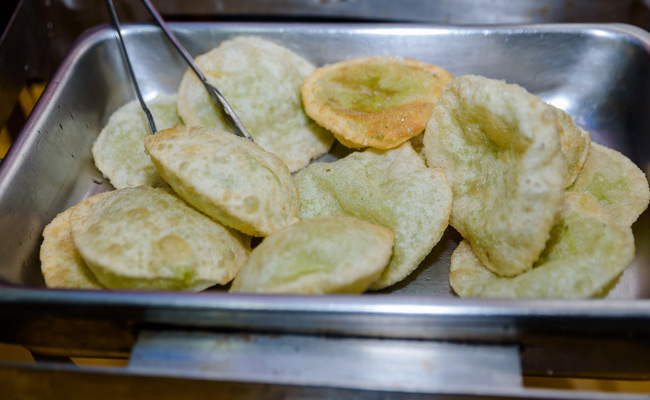 ऐसे बनाएंगे आलू और बथुए की कचौड़ी तो लोग उंगलियां चाटते रह जाएंगे, ये रही आसान विधि