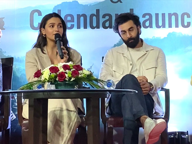 आलिया भट्ट ने रणबीर कपूर की फोटोग्राफी स्किल को बताया बेहतर, बोलीं-"सर्वश्रेष्ठ फोटो" लेते हैं