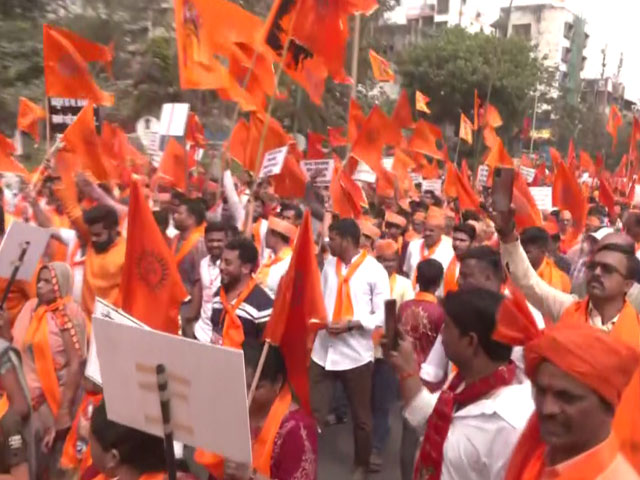 मुंबई : हिंदूवादी संगठनों का 'लव जिहाद' के खिलाफ मार्च, धर्मांतरण विरोधी कानून की मांग