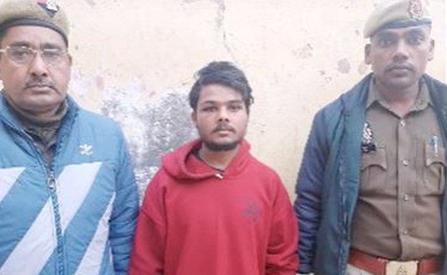 प्रेम में बाधक बने पिता की नाबालिग बेटी ने प्रेमी से करवाई हत्या, खुद खून से सने हथियार को साफ किया