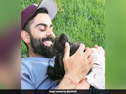 शतक बनाने के बाद विराट कोहली ने अपनी बिटिया के साथ शेयर की एक प्यारी तस्वीर शतक बनाने के बाद विराट कोहली ने अपनी बिटिया के साथ शेयर की एक प्यारी तस्वीर