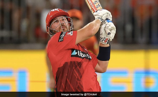 एरोन फिंच ने मचाया कोहराम, गेंदबाज Andrew Tye को जमकर कूटा, ओवर में ठोक दिए 31 रन, देखें Video