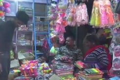 देशभर में छापेमारी में चीन में बने घटिया खिलौने जब्त देशभर में छापेमारी में चीन में बने घटिया खिलौने जब्त