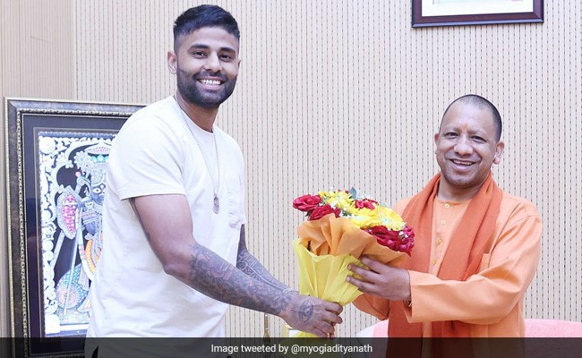 मिस्टर 360 डिग्री SKY से मिलकर खुश हुए सीएम योगी, कहा- 'ऊर्जावान सूर्या से मुलाक़ात हुई'