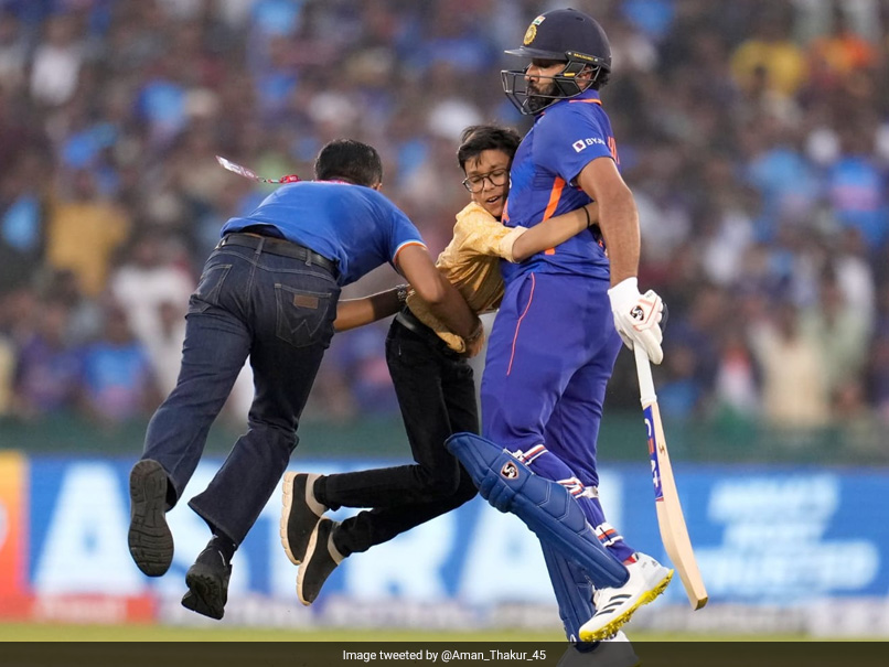 India vs New Zealand - Watch: Young Fan Invades Pitch And Hugs Rohit Sharma, Skipper Nearly Falls During 2nd ODI