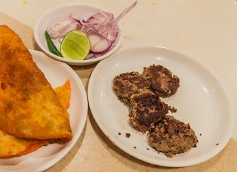 How To Make Lucknowi-Style Kabab Paratha For A Delicious Weekend Treat How To Make Lucknowi-Style Kabab Paratha For A Delicious Weekend Treat