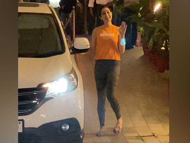 मुंबई में सारा अली खान घर के बाहर हुईं स्पॉट