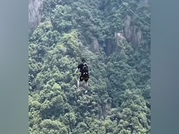 बंजी जंपिंग का दिल दहला देने वाला VIDEO वायरल, देखकर निकल जाएंगी चीखें! बंजी जंपिंग का दिल दहला देने वाला VIDEO वायरल, देखकर निकल जाएंगी चीखें!
