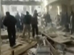 पाकिस्तान : पेशावर की मस्जिद में शक्तिशाली बम विस्फोट; 61 लोगों की मौत, 150 से अधिक घायल पाकिस्तान : पेशावर की मस्जिद में शक्तिशाली बम विस्फोट; 61 लोगों की मौत, 150 से अधिक घायल