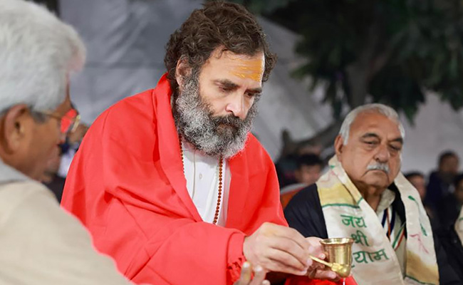 Watch: Rahul Gandhi Performs <i>Aarti</i> At Brahma Sarovar In Haryana