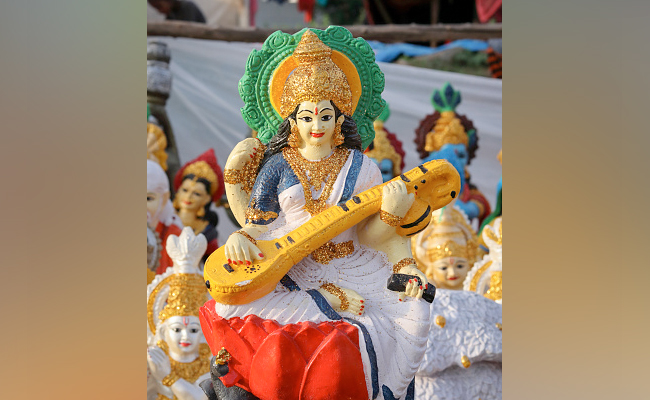 Basant Panchami 2024: बसंत पंचमी के दिन ऐसे करें माता सरस्वती की पूजा-अर्चना, पंडित से जानिए शुभ मुहूर्त