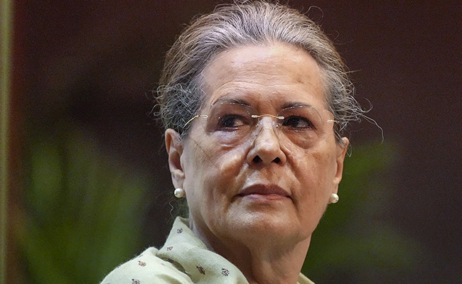 BJP Leader Gets Poll Body Notice For Remak against Sonia Gandhi