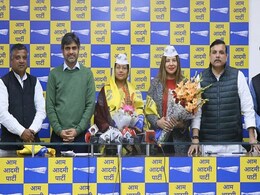 अभिनेत्री संभावना सेठ और BJP नेता उषा कोल AAP में हुईं शामिल अभिनेत्री संभावना सेठ और BJP नेता उषा कोल AAP में हुईं शामिल