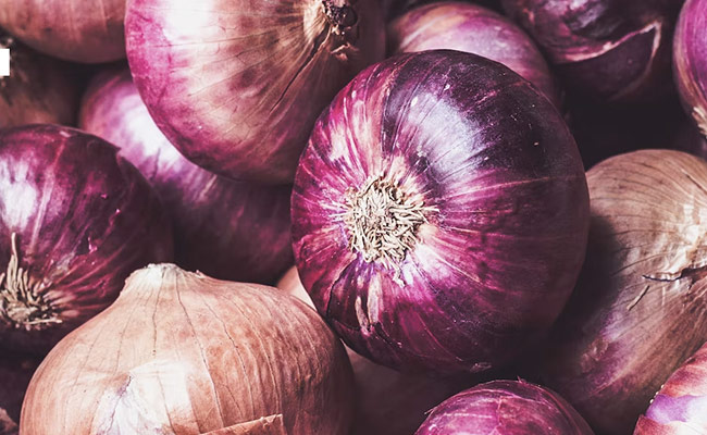 The antioxidants present in onions help strengthen the immune system