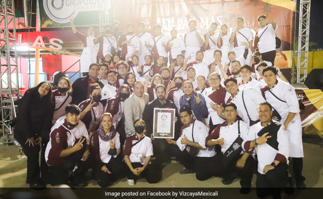 Mexico University Students Break Guinness Record For Longest Bread Line