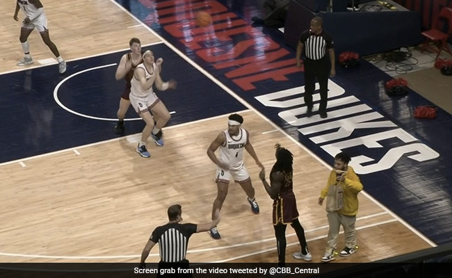 Food Delivery Agent Walks Onto Basketball Court In Middle Of A Game In US