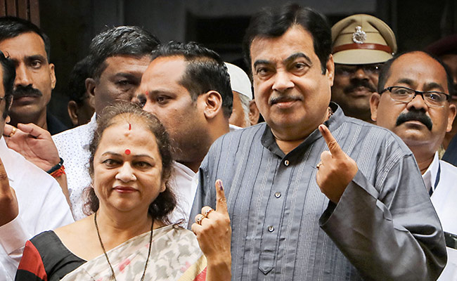 <i>Rangoli</i> At Doorstep Has Scientific Background, Says Nitin Gadkari's Wife