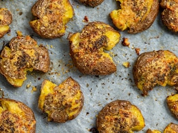 Watch: These Smashed Potatoes Will Make You Forget Regular Aloo Chips Watch: These Smashed Potatoes Will Make You Forget Regular Aloo Chips