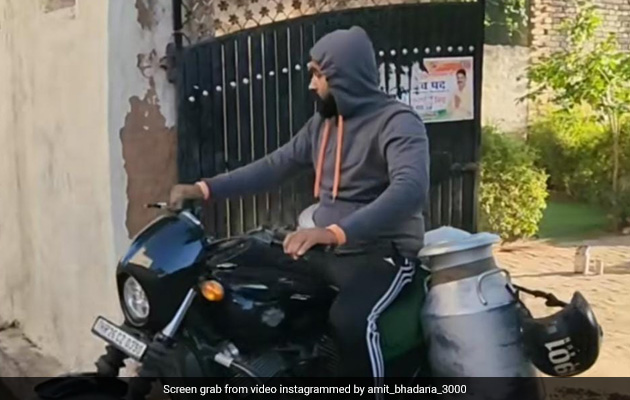 Viral Video: 5 लाख की Harley Davidson बाइक पर दूध बेचता है ये शख्स, अगर यकीन नहीं हो रहा तो खुद देखें वीडियो