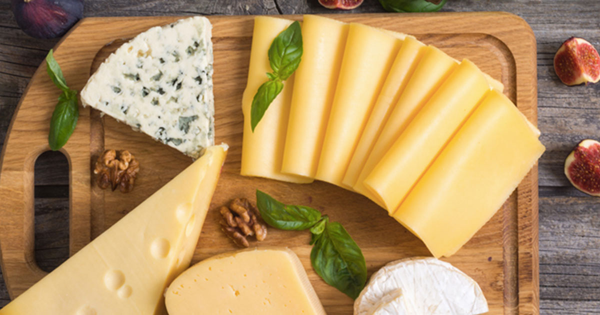 Aged or grass-fed cheddar provides high-quality protein, healthy fats, and vitamin K2