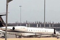 तकनीकी खराबी के कारण जगन रेड्डी का चार्टर्ड प्लेन एयरपोर्ट पर लौटा तकनीकी खराबी के कारण जगन रेड्डी का चार्टर्ड प्लेन एयरपोर्ट पर लौटा