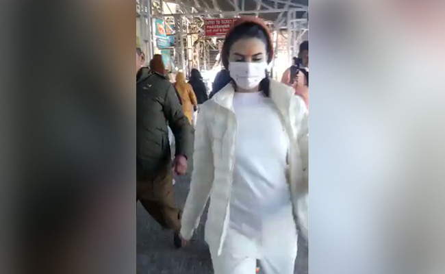 Viral: Jacqueline Fernandez Spotted Visiting Vaishno Devi Temple