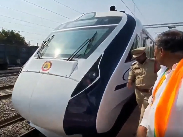What It's Like Travelling On Vande Bharat From Secunderabad to Vizag