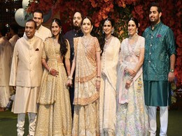 Mukesh Ambani के बेटे अनंत अंबानी और राधिका मर्चेंट की हो गई है सगाई, देखिए बहुरानियों में किसका लुक रहा सबसे जुदा Mukesh Ambani के बेटे अनंत अंबानी और राधिका मर्चेंट की हो गई है सगाई, देखिए बहुरानियों में किसका लुक रहा सबसे जुदा