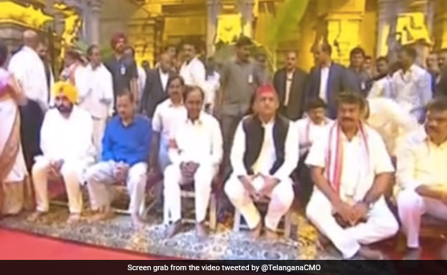 KCR, Arvind Kejriwal And Others Visit Temple Ahead Of Mega Rally