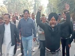 देहरादून : धंसते जोशीमठ मामले को लेकर कांग्रेस का राजभवन के बाहर जबरदस्त हंगामा देहरादून : धंसते जोशीमठ मामले को लेकर कांग्रेस का राजभवन के बाहर जबरदस्त हंगामा