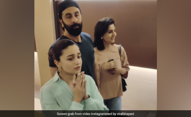 आलिया भट्ट और रणबीर कपूर ने पैपराजी को दिखाई 2 महीने की बेटी राहा की झलक, फोटो क्लिक करने को लेकर कही ये बात