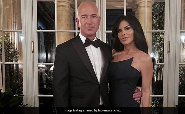 Jeff Bezos, Fiancee Rent Kenny G's House For $600,000: Report