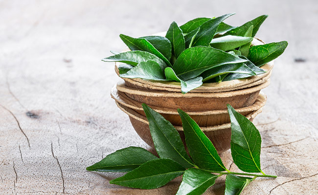 Top 7 Benefits Of Curry Leaves For Healthy, Nourished Hair