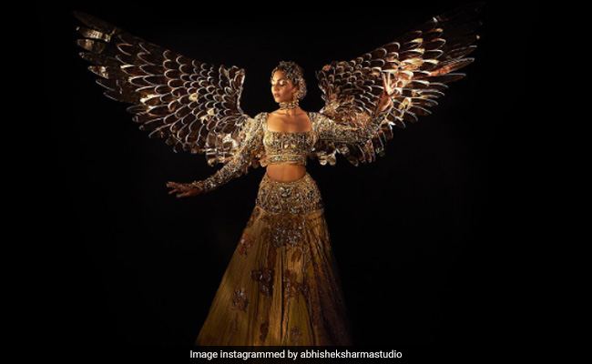 Divita Rai Opts For '<i>Sone Ki Chidiya</i>' Costume At Miss Universe