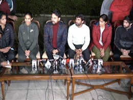 खेल मंत्री ने पहलवानों के #MeToo आरोपों पर कमेटी का किया ऐलान, 4 हफ्ते में पूरी होगी जांच; धरना हुआ खत्म खेल मंत्री ने पहलवानों के #MeToo आरोपों पर कमेटी का किया ऐलान, 4 हफ्ते में पूरी होगी जांच; धरना हुआ खत्म