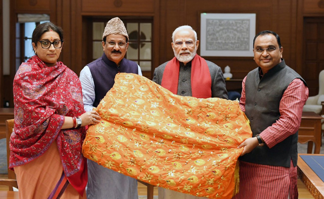 PM Modi Offers <i>'chadar'</i> For Ajmer Dargah