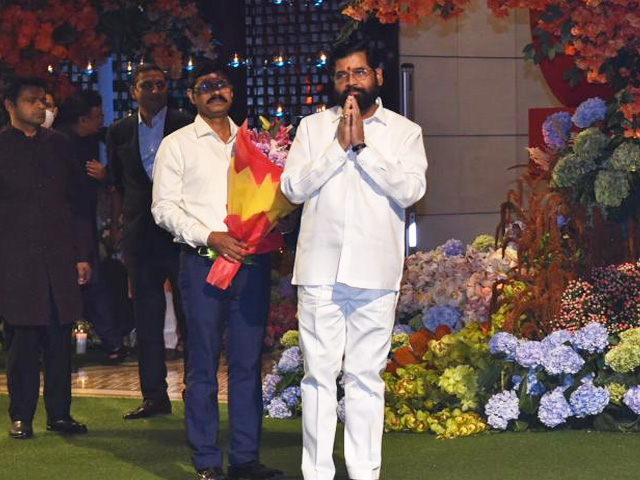 अनंत अंबानी और राधिका मर्चेंट की सगाई में एकनाथ शिंदे